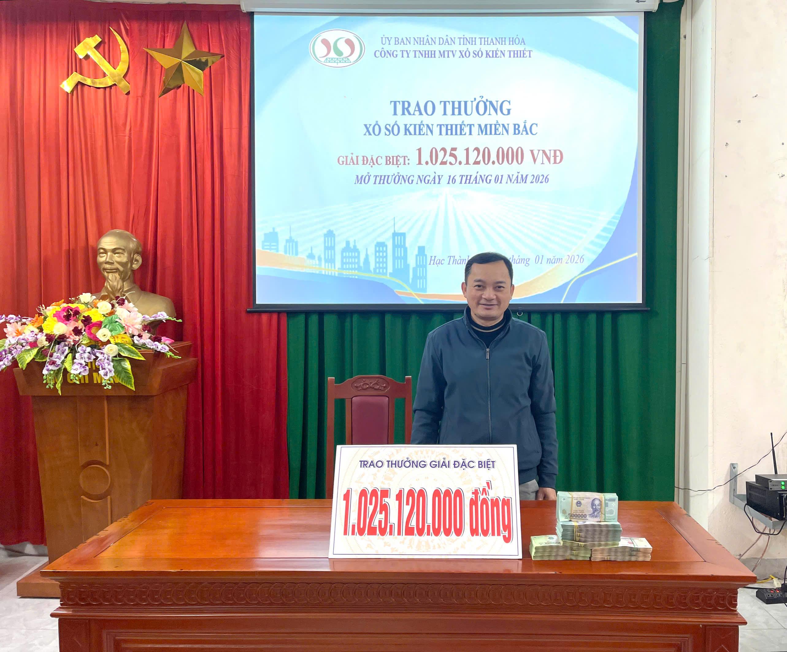 Ngày 23/01/2026. Công ty TNHH Một thành viên Xổ số kiến thiết Thanh Hoá tiến hành trao thưởng cho khách hàng trúng thưởng giải đặc biệt với tổng giá trị: 1.025.120.000 đồng trong kỳ quay số mở thưởng ngày 16/01/2026.